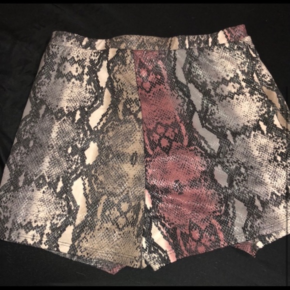 Shoppriceless Snakeskin Multicolor skort - Picture 3 of 3